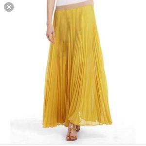 BCBG. Light green/yellow maxi skirt. XL.